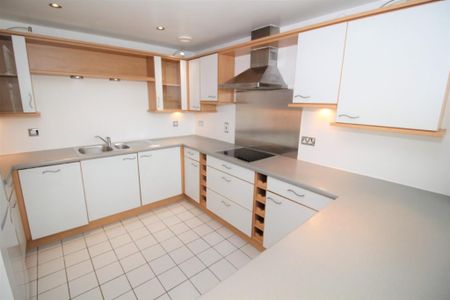3 bedroom flat to rent - Photo 4