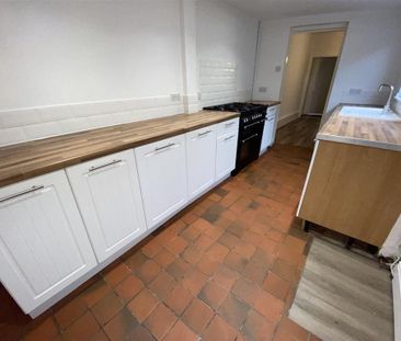 3 bedroom terraced house to rent - Photo 2