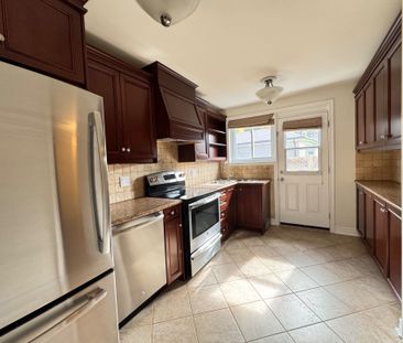 For Lease - 36 Johnson Road, Aurora, Ontario - Photo 1