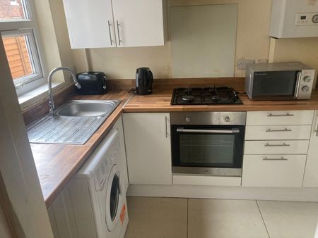 2 Bed Terraced House, Joan St, M40 - Photo 5