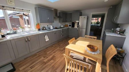 2 bedroom bungalow to rent - Photo 3