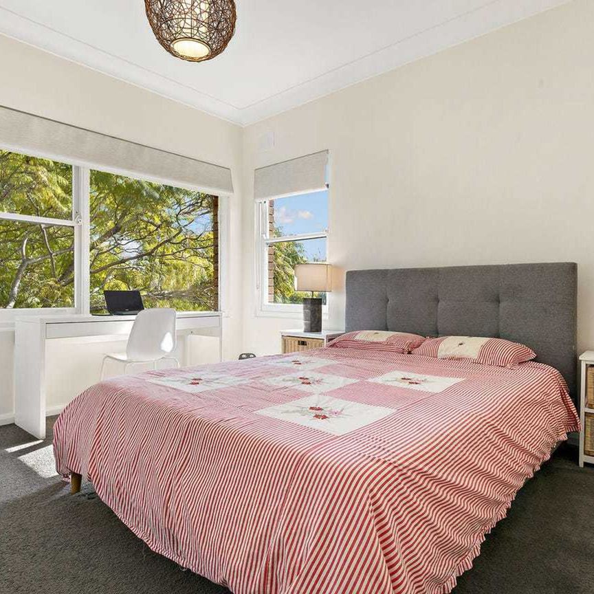 Stylish Top Floor Living With Water Views - Photo 1