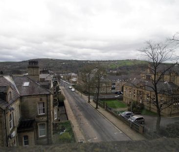 3 bed terraced house to rent in St. Johns Place, Halifax - Photo 3