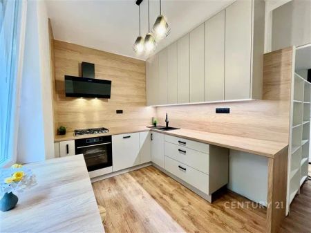 Designový, čerstvě zrekonstruovaný byt 2+1 v srdci Kamenické - Photo 4
