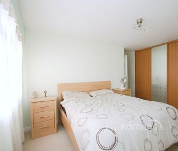 Greenfields, Maidenhead, SL6 - Photo 6
