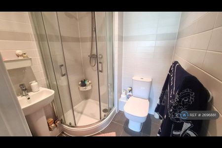 2 bedroom semi-detached house to rent - Photo 5