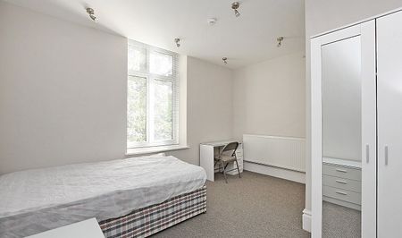 Recently Renovated 5 Bedroom En Suite Home in Central Sheffield - Photo 4
