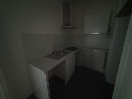 Location Appartement 4 pièces 79m² VALENCIENNES 59300 - Photo 2