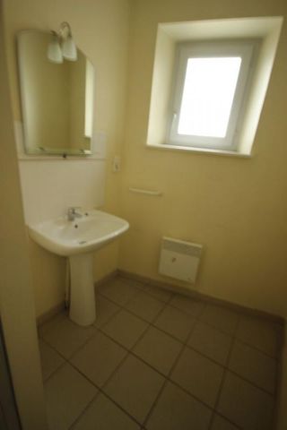 Location Appartement 3 pièces 56m² ORTHEZ 64300 - Photo 5