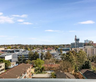 Stylish Two-Bedroom Apartment with City Views in the Heart of Parra... - Photo 4