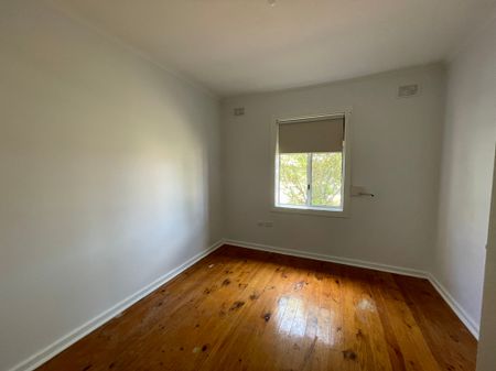 Neat and tidy, renovated home! - Photo 3