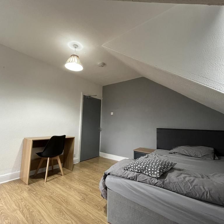 1 bedroom in a house share to rent - Photo 1