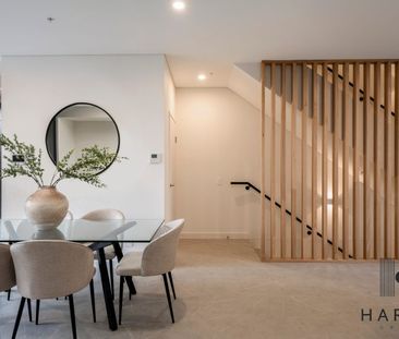 Brand New Luxury Residence with Private Lift - Photo 3