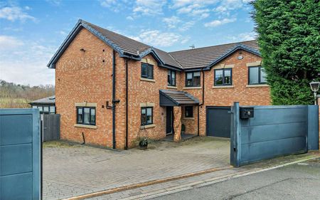 High specification gated home with wonderful views, excellent security and easy access to central Manchester - Photo 3