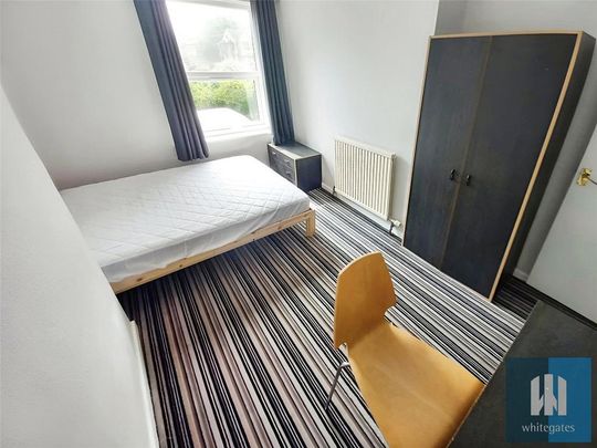 4 bedroom end of terrace house to rent - Photo 1