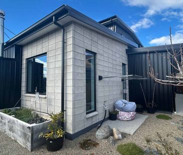 Stylish 4-Bedroom Home in Meadowstone - Photo 2