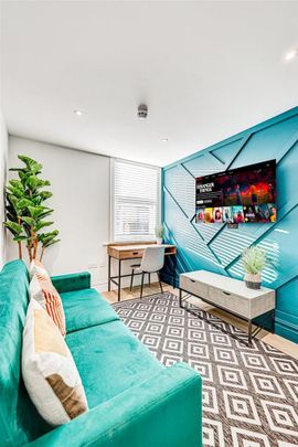 1 bedroom in a house share to rent - Photo 1