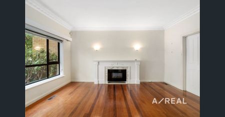 Amazing location close to Chadstone Shopping Centre - Photo 2