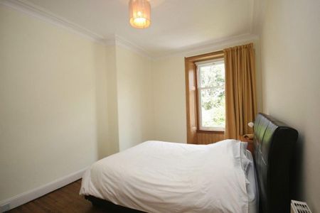 3 bedroom flat to rent - Photo 5