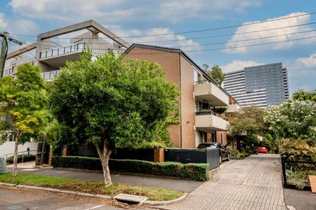 2/117 Manningham Street, Parkville VIC 3052 - Photo 5