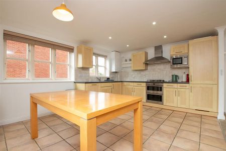 2 bedroom apartment to rent - Photo 4