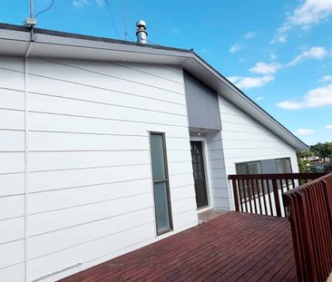 Newly renovated 3-Bedroom Family Home with front & back yards - Photo 5