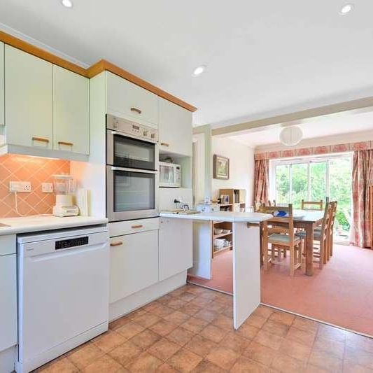 Merrow Chase, Merrow, GU1 - Photo 1