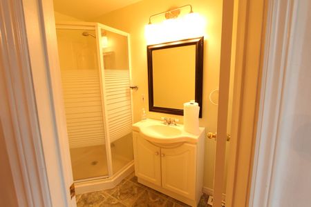 For Lease - 8 Meadowland Avenue Unit# Lower, Barrie, Ontario - Photo 5