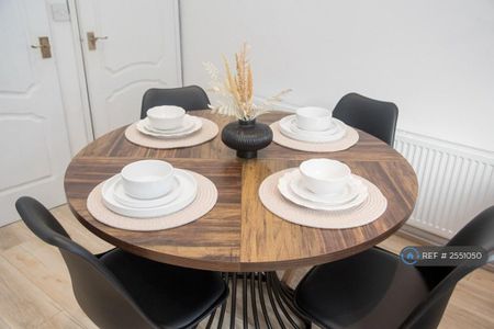 2 bedroom terraced house to rent - Photo 3