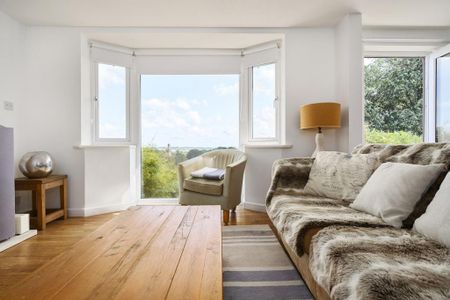 4 bedroom detached house to rent - Photo 2