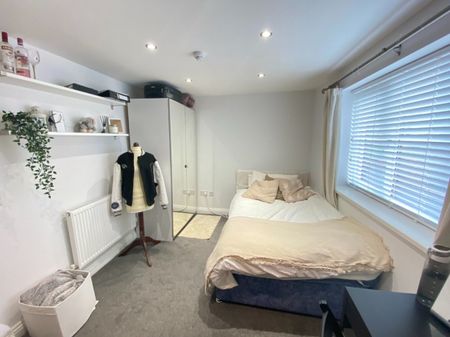 7 bed Detached House for Rent - Photo 5