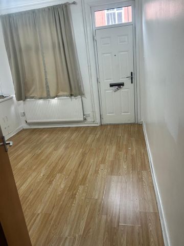 3 Bed Terraced House, Burnmoor Street, LE2 - Photo 5