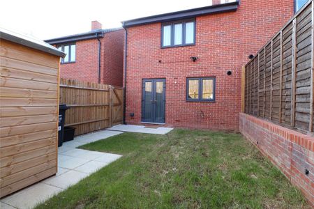 2 bedroom end of terrace house to rent - Photo 5