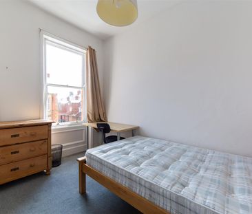 6 bed semi-detached house to rent in Lyndhurst Avenue, Newcastle Up... - Photo 5