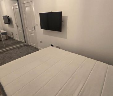 5 bedroom semi-detached house to rent - Photo 5