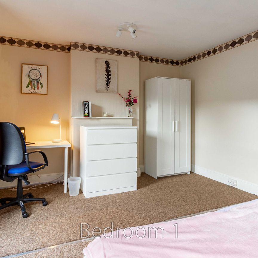 Room 1 - Photo 1