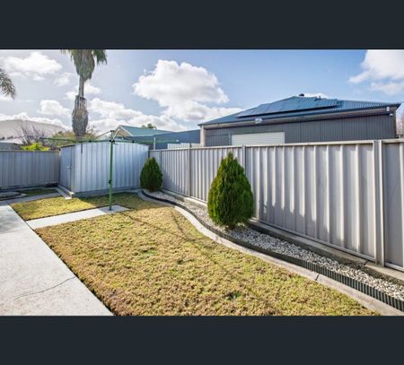 2/26 Jackling Drive, Lavington, NSW 2641 - Photo 2