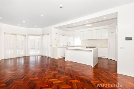 Luxury Family Living in the Heart of Malvern East - Photo 4