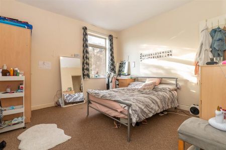 3 bedroom end of terrace house to rent - Photo 3