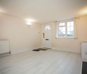 2 bedroom end of terrace house to rent - Photo 2