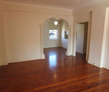 Elizabeth Bay - Photo 3