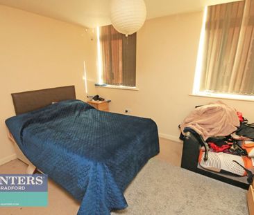 2 bedroom Flat To Let - Photo 4