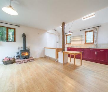 1 bedroom barn conversion to rent - Photo 2