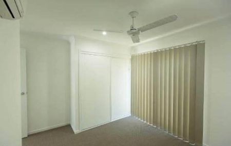 MODERN THREE BEDROOM FULLY AIR CONDITIONED TOWNHOUSE - Photo 3