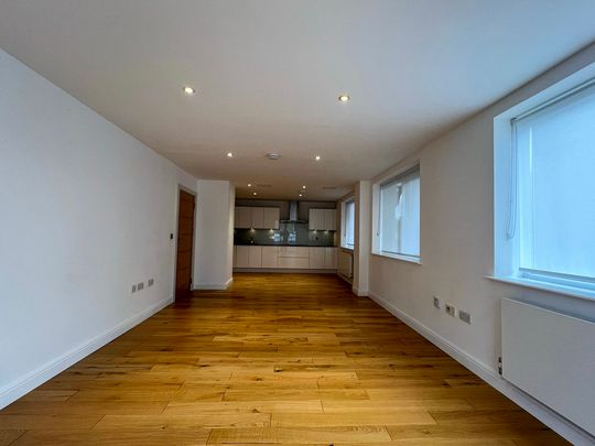 Blythe Road, London - Photo 1