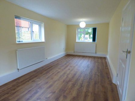 4 bedroom detached house to rent - Photo 4