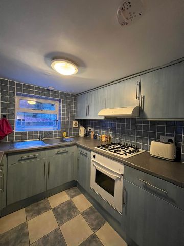 1 Bed Flat, Monmouth Road, W2 - Photo 4