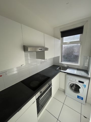 2 Bedroom Terraced House - Photo 3