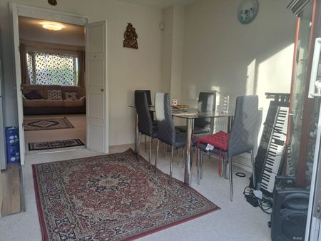 3 Bed Terraced House, Turnpike Link, CR0 - Photo 4