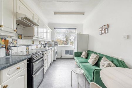 4 bedroom semi-detached house to rent - Photo 2